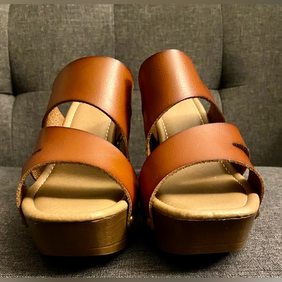 NWOB C Comfort Est. 1946 Cognac Brown Strappy Heeled Sandals - Picture 4 of 11